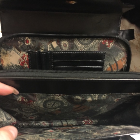 Authentic Leather Purse Solid Design - Picture 2 of 9